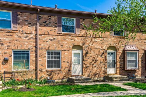 Photo of 4723 Tarryton Court S 14E #14E, Columbus, OH 43228 (MLS # 226004234)