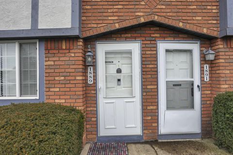 Photo of 1889 Slaton Court, Columbus, OH 43235 (MLS # 225044438)