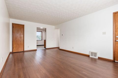 Tiny photo for 3070 Lotz Drive, Grove City, OH 43123 (MLS # 225037683)