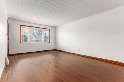 Tiny photo for 3070 Lotz Drive, Grove City, OH 43123 (MLS # 225037683)