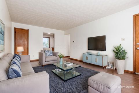 Tiny photo for 3070 Lotz Drive, Grove City, OH 43123 (MLS # 225037683)