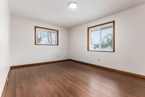 Tiny photo for 3070 Lotz Drive, Grove City, OH 43123 (MLS # 225037683)
