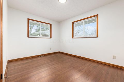 Tiny photo for 3070 Lotz Drive, Grove City, OH 43123 (MLS # 225037683)