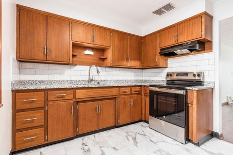 Tiny photo for 3070 Lotz Drive, Grove City, OH 43123 (MLS # 225037683)