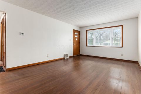 Tiny photo for 3070 Lotz Drive, Grove City, OH 43123 (MLS # 225037683)