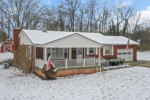 Photo of 3020 Meadowbrook Drive NE, Lancaster, OH 43130 (MLS # 225045542)