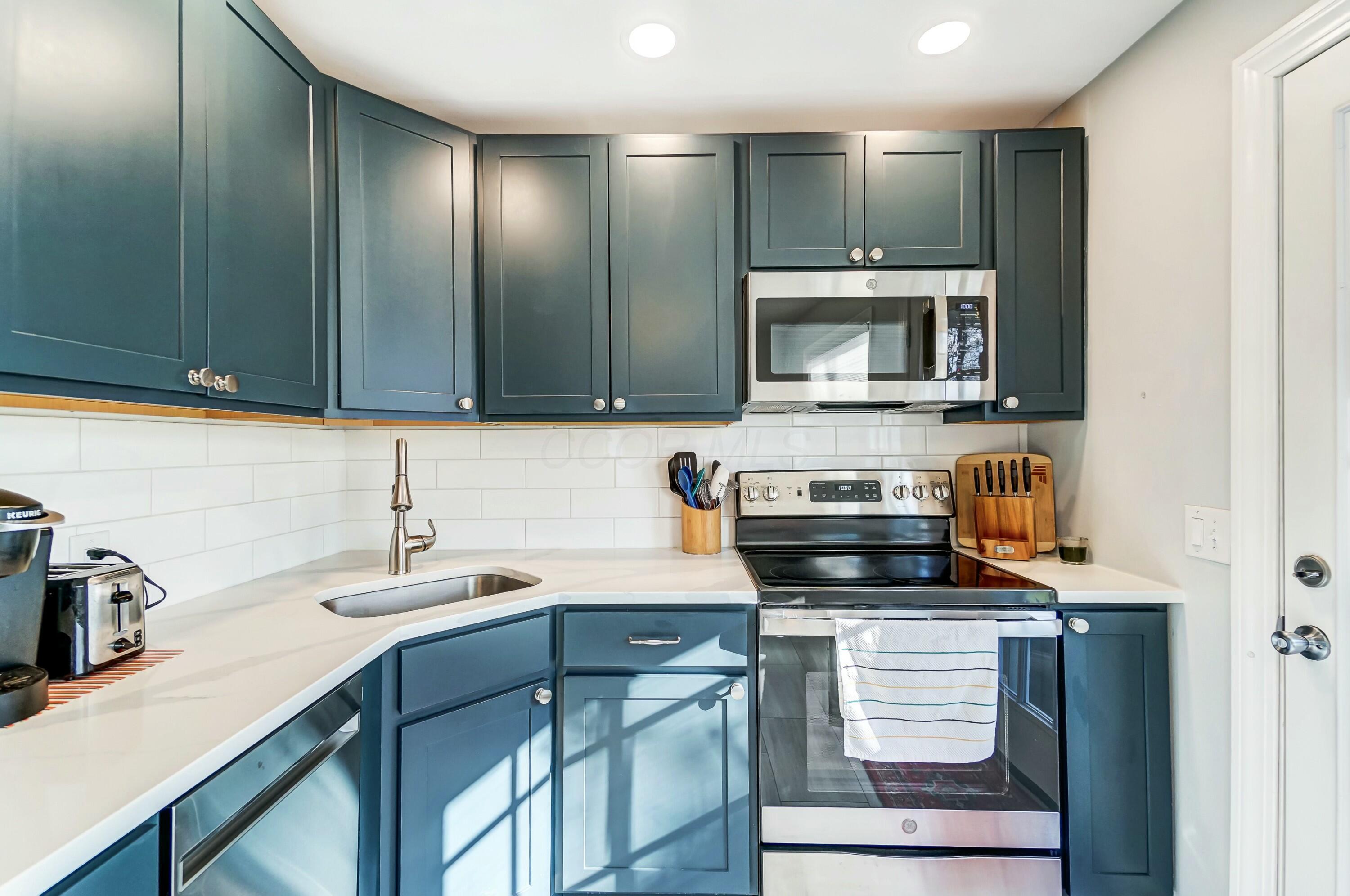 678 E Royal Forest Boulevard, Columbus, Ohio image 10