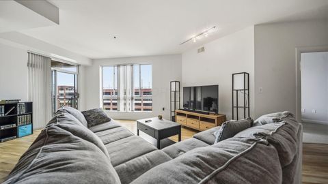 Photo of 196 S Grant Avenue 607 #607, Columbus, OH 43215 (MLS # 225043665)