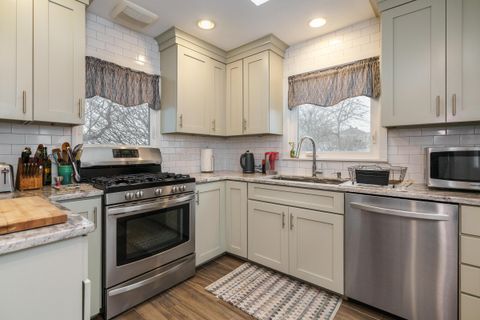 Tiny photo for 76 E Lakeview Avenue, Columbus, OH 43202 (MLS # 226002150)