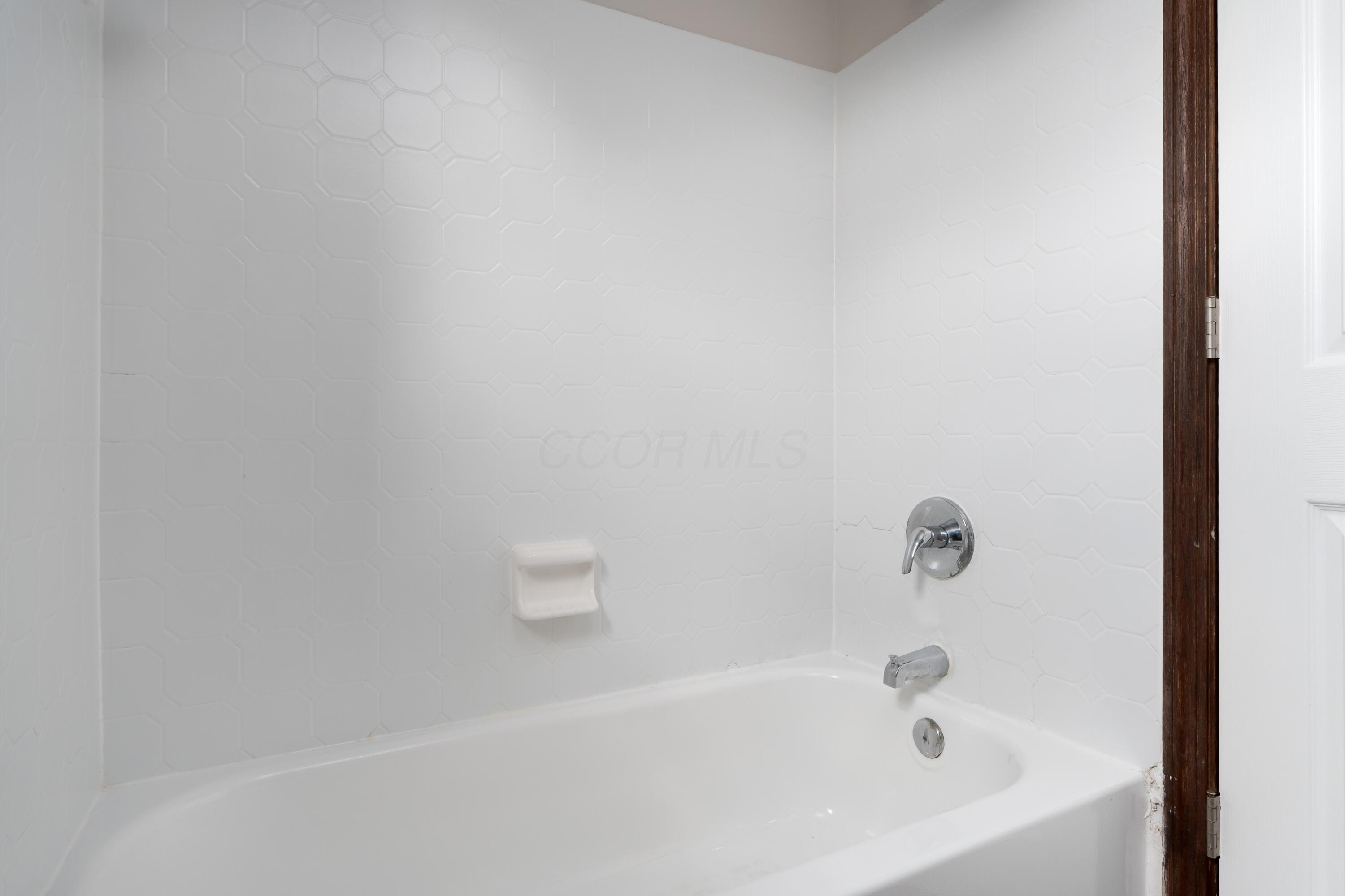 7552 Deer Creek Drive, Columbus, Ohio image 39