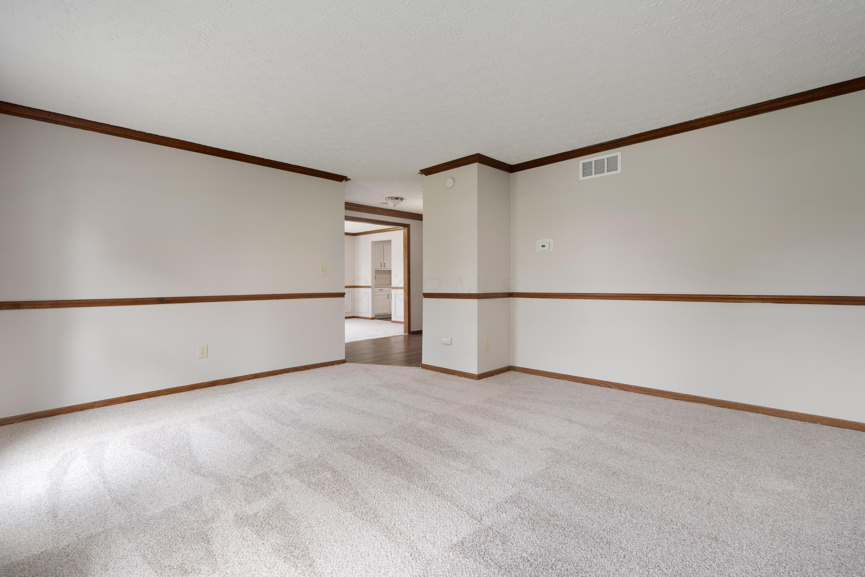 7552 Deer Creek Drive, Columbus, Ohio image 12