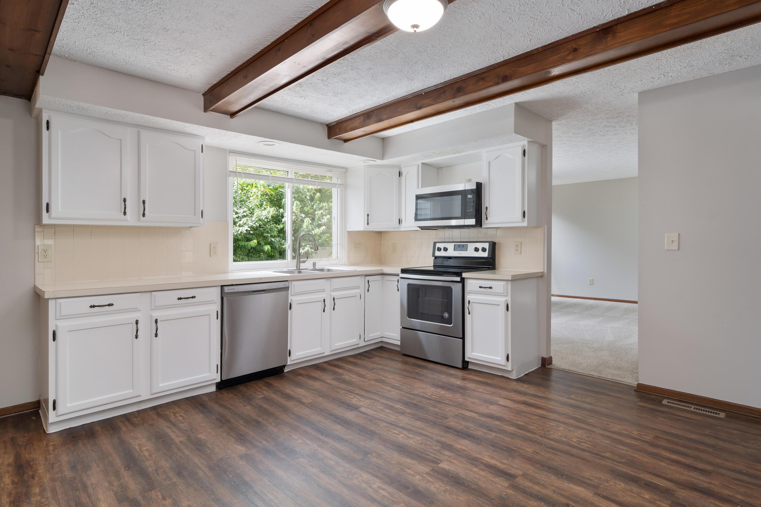 7552 Deer Creek Drive, Columbus, Ohio image 16