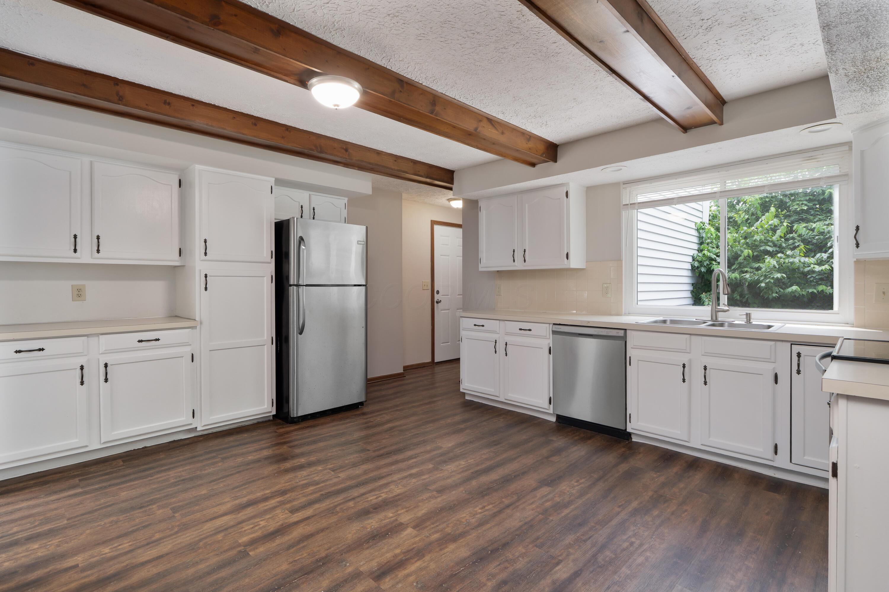 7552 Deer Creek Drive, Columbus, Ohio image 18