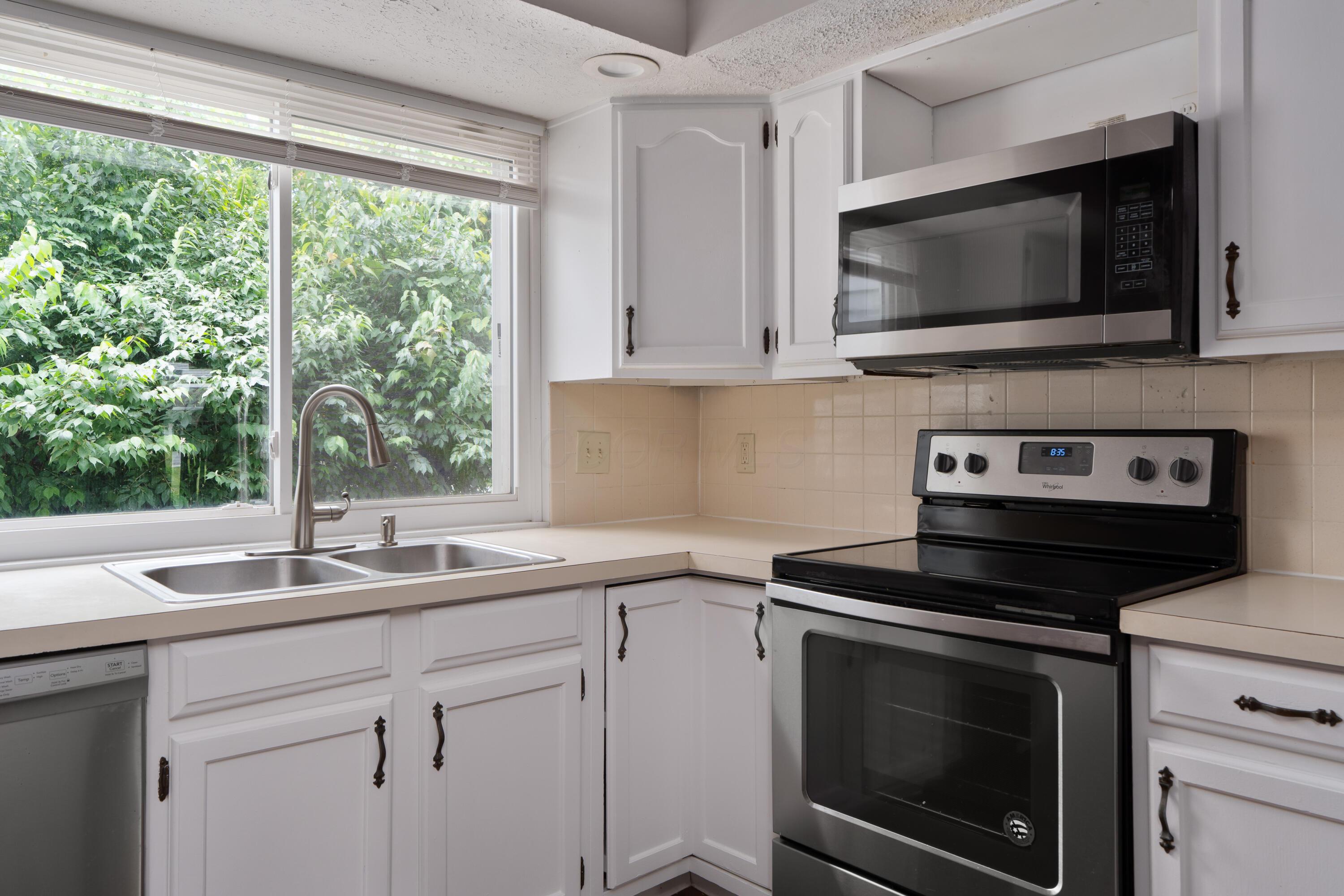 7552 Deer Creek Drive, Columbus, Ohio image 17