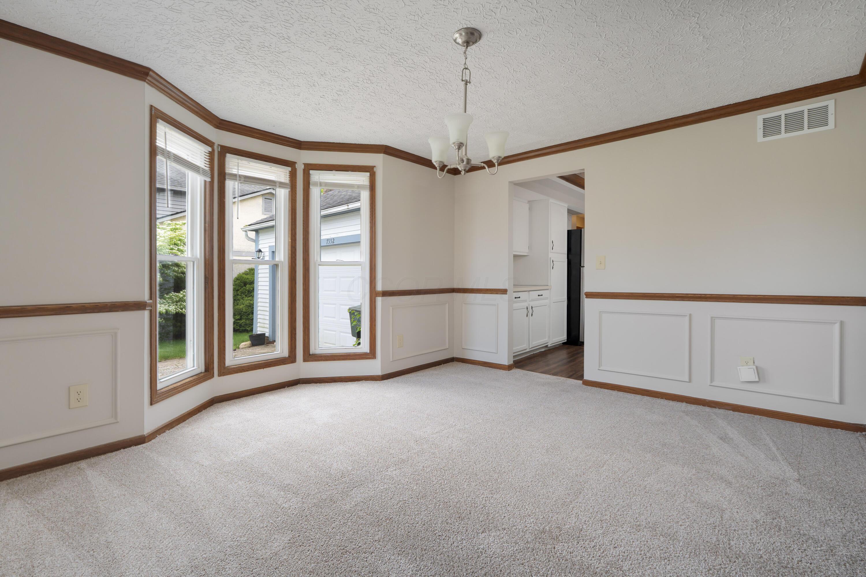 7552 Deer Creek Drive, Columbus, Ohio image 13