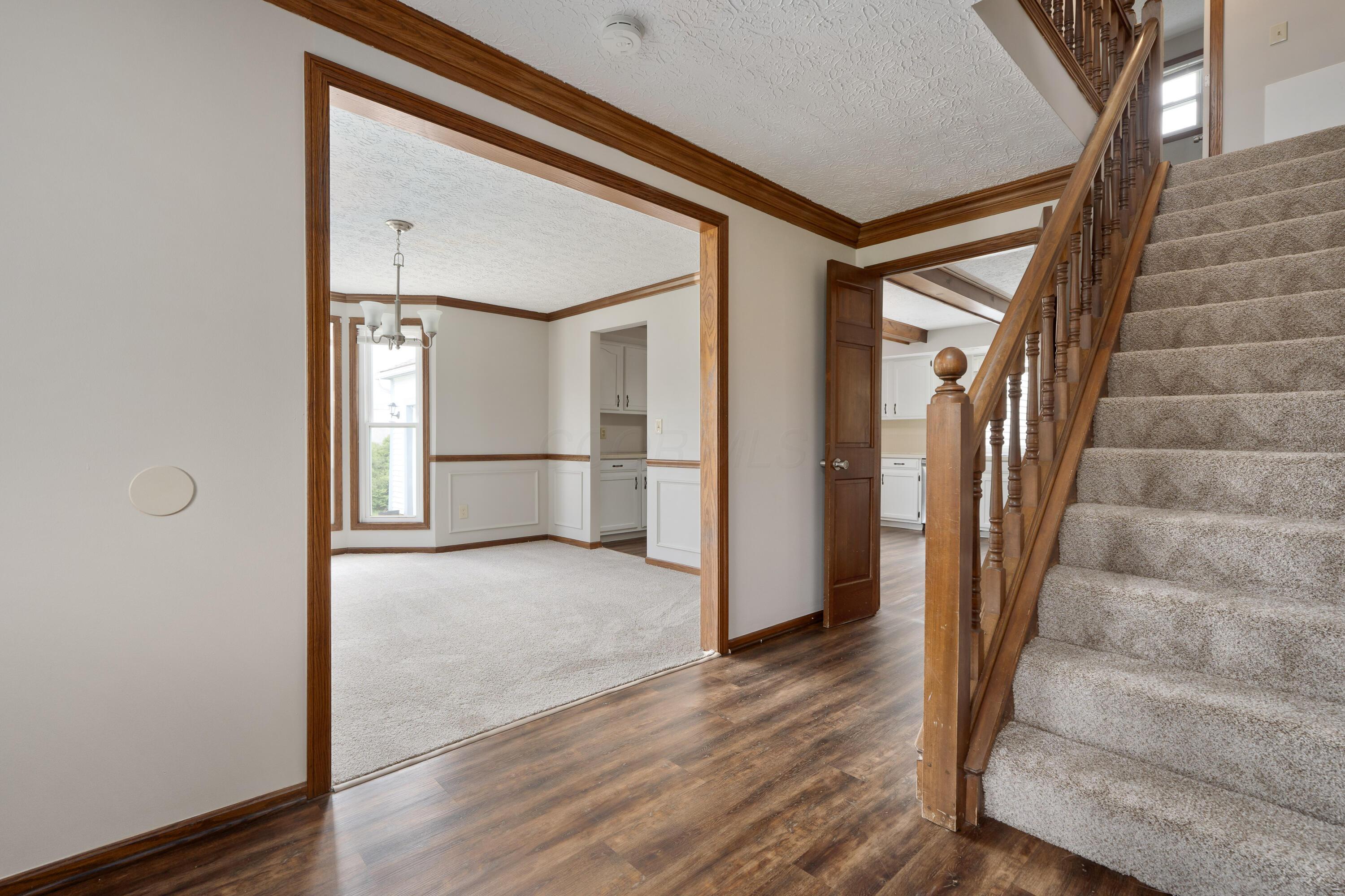 7552 Deer Creek Drive, Columbus, Ohio image 9