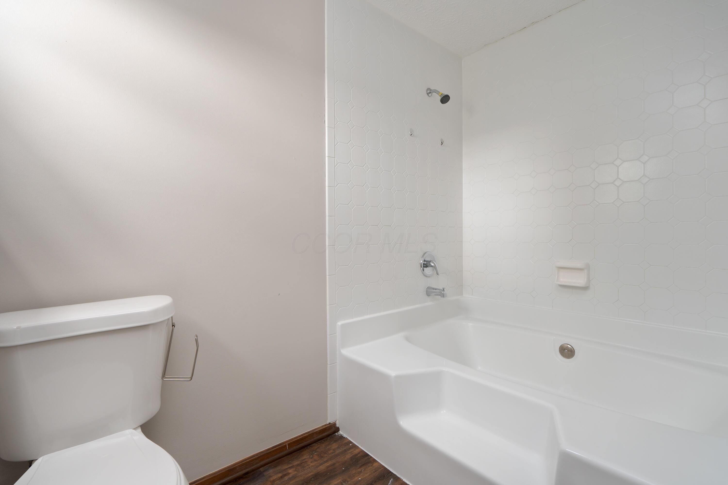 7552 Deer Creek Drive, Columbus, Ohio image 30