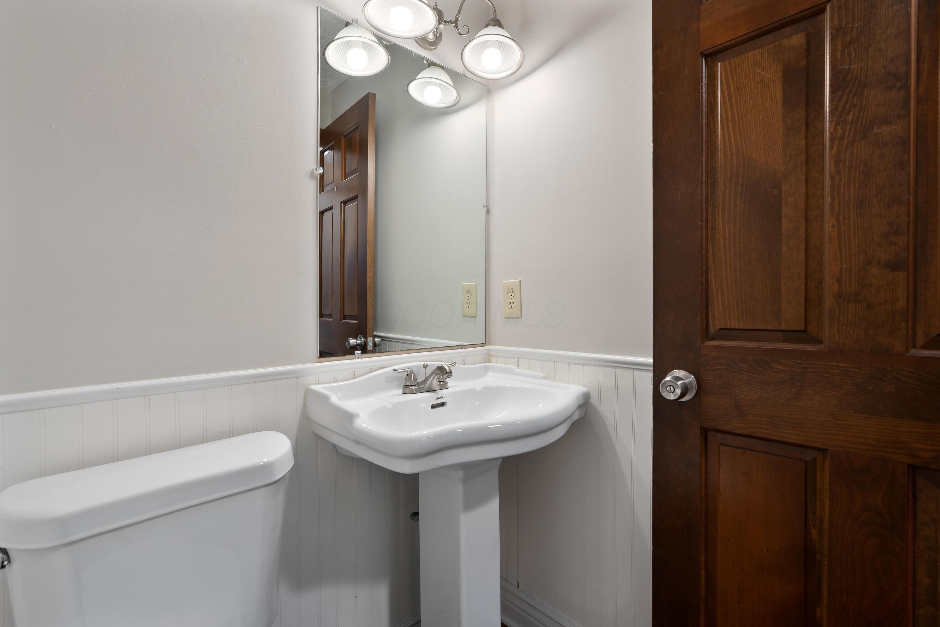 7552 Deer Creek Drive, Columbus, Ohio image 25