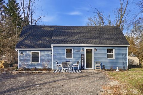 Photo of 832 E Jackson Road, Springfield, OH 45502 (MLS # 226005084)