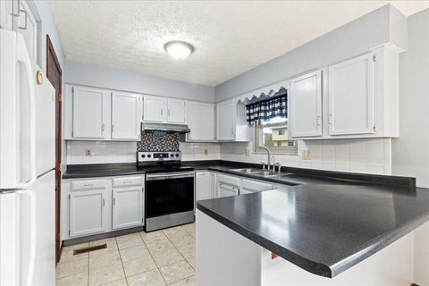 Tiny photo for 6560 Schenk Avenue, Reynoldsburg, OH 43068 (MLS # 225043836)