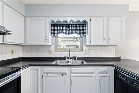 Tiny photo for 6560 Schenk Avenue, Reynoldsburg, OH 43068 (MLS # 225043836)