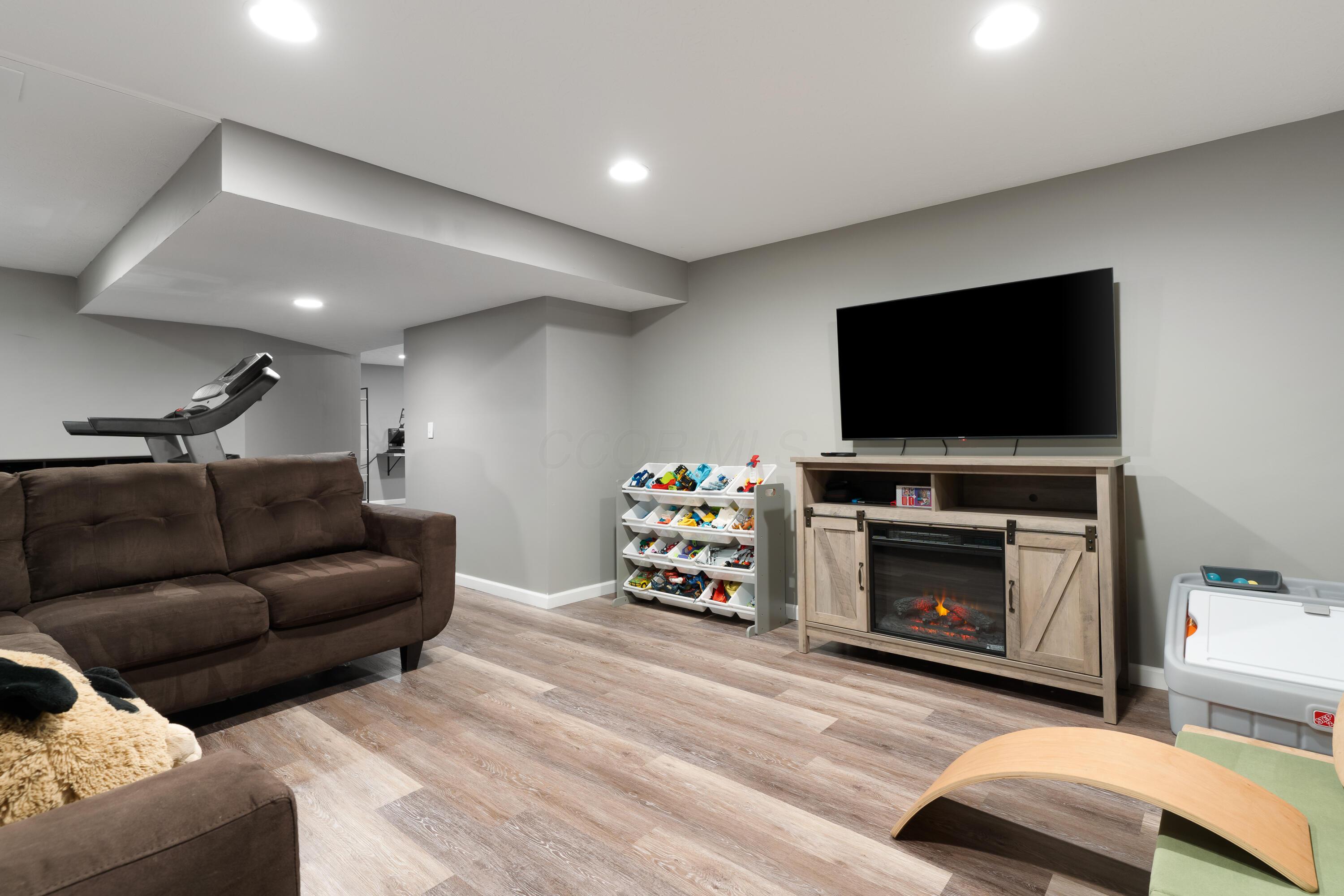7793 Merdon Drive, Blacklick, Ohio image 31