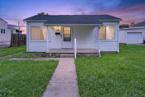 Photo of 119 W Ohio Avenue W, Washington Court House, OH 43160 (MLS # 226036217)