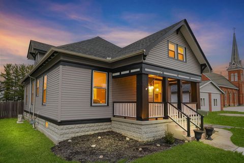 Photo of 94 W Waterloo Street, Canal Winchester, OH 43110 (MLS # 226009071)