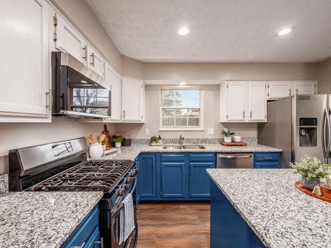 Tiny photo for 2000 Dina Court, Powell, OH 43065 (MLS # 226007333)