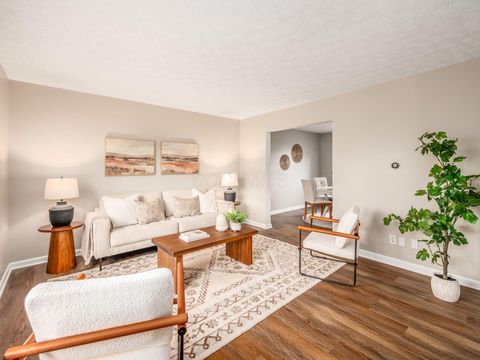 Tiny photo for 2000 Dina Court, Powell, OH 43065 (MLS # 226007333)