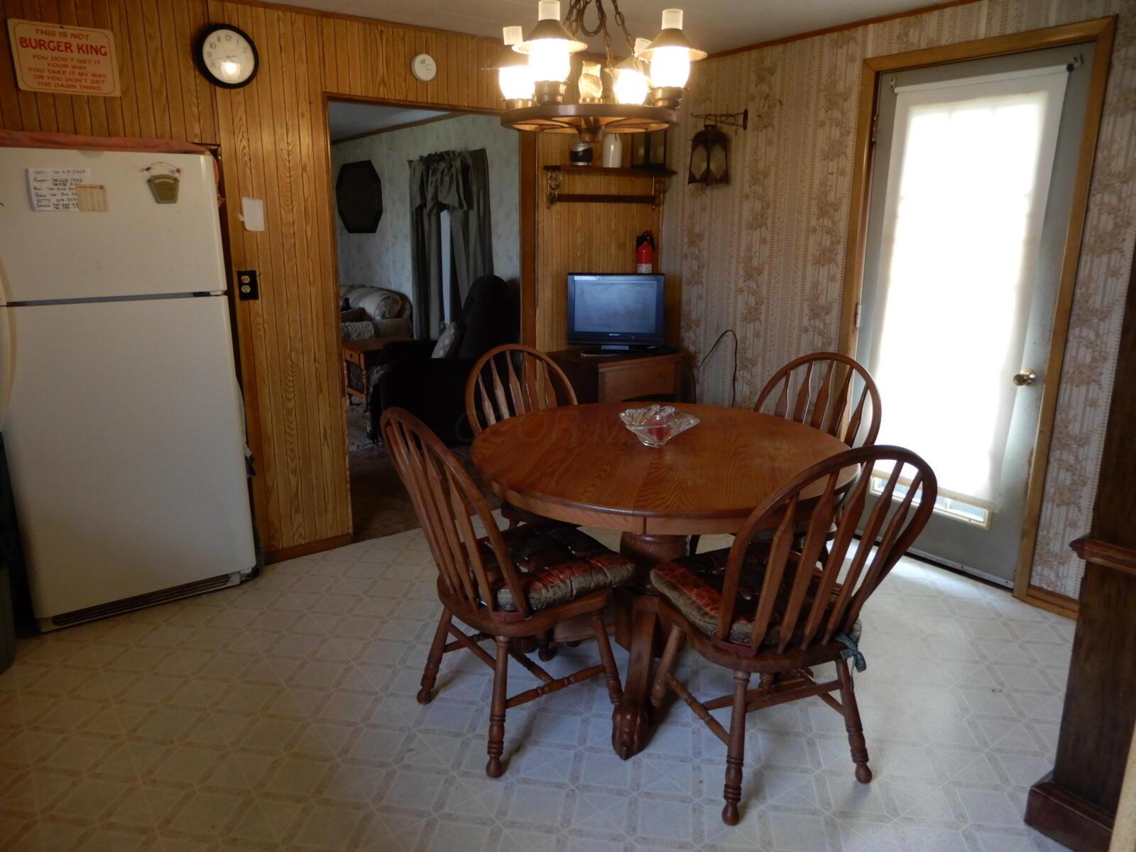 990 Millersburg Road, Utica, Ohio image 17