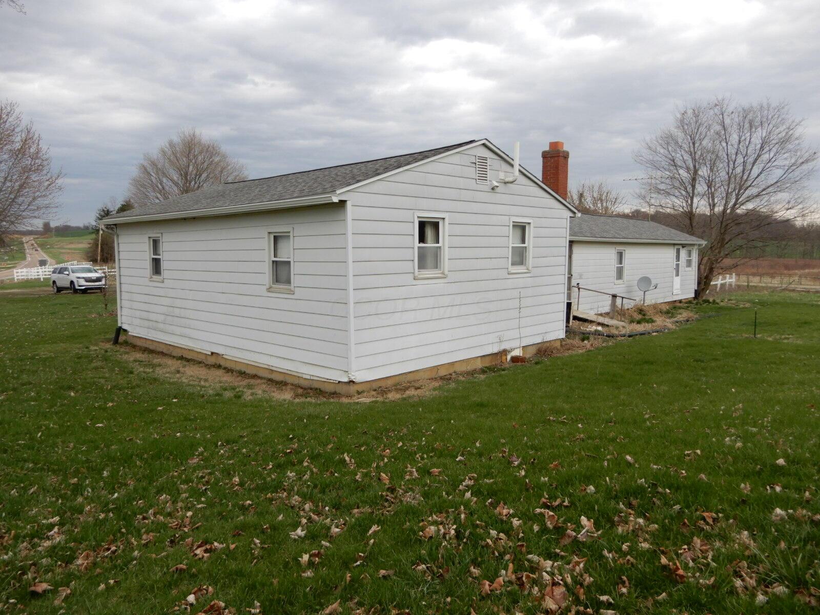 990 Millersburg Road, Utica, Ohio image 2