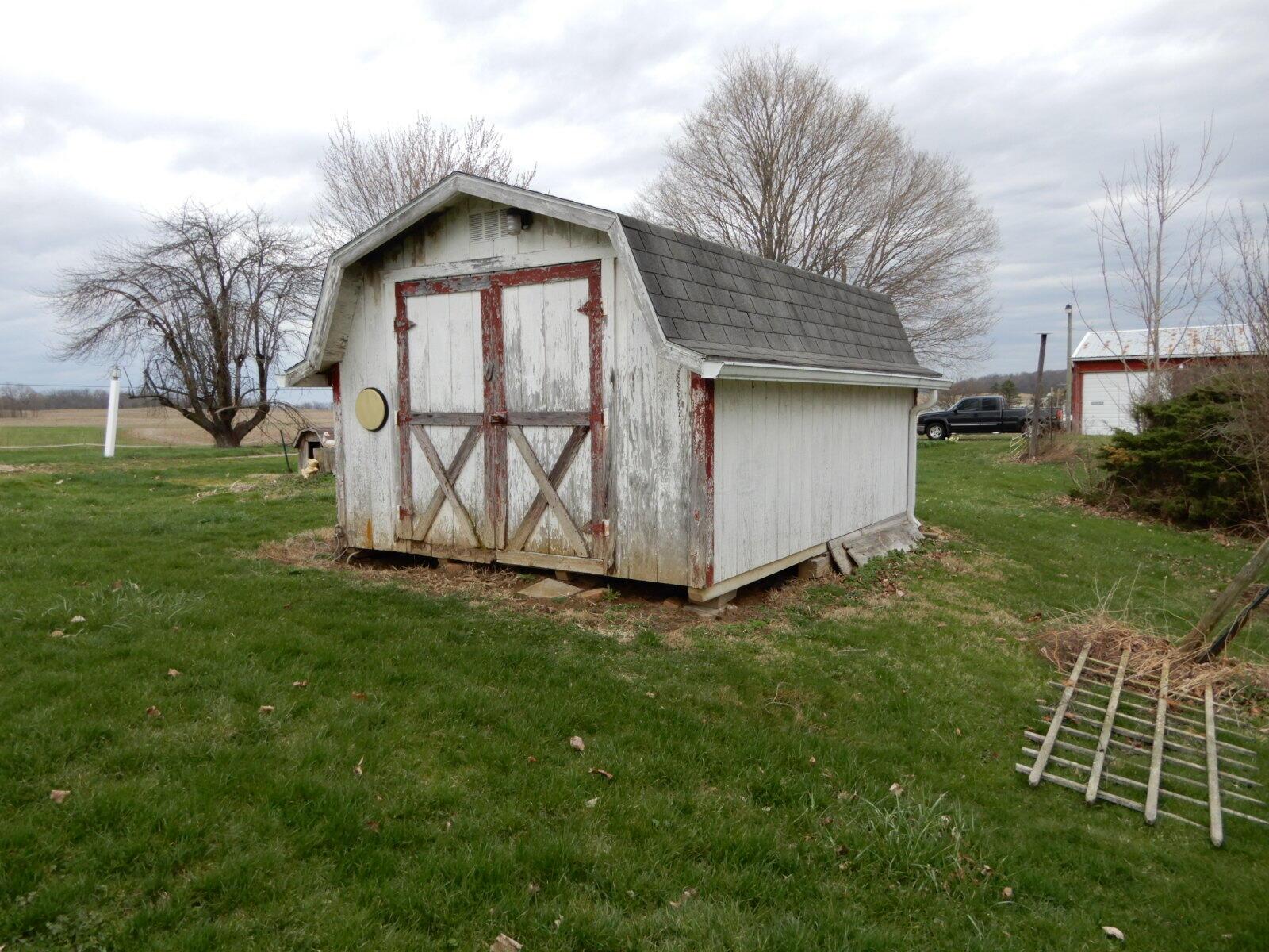 990 Millersburg Road, Utica, Ohio image 3