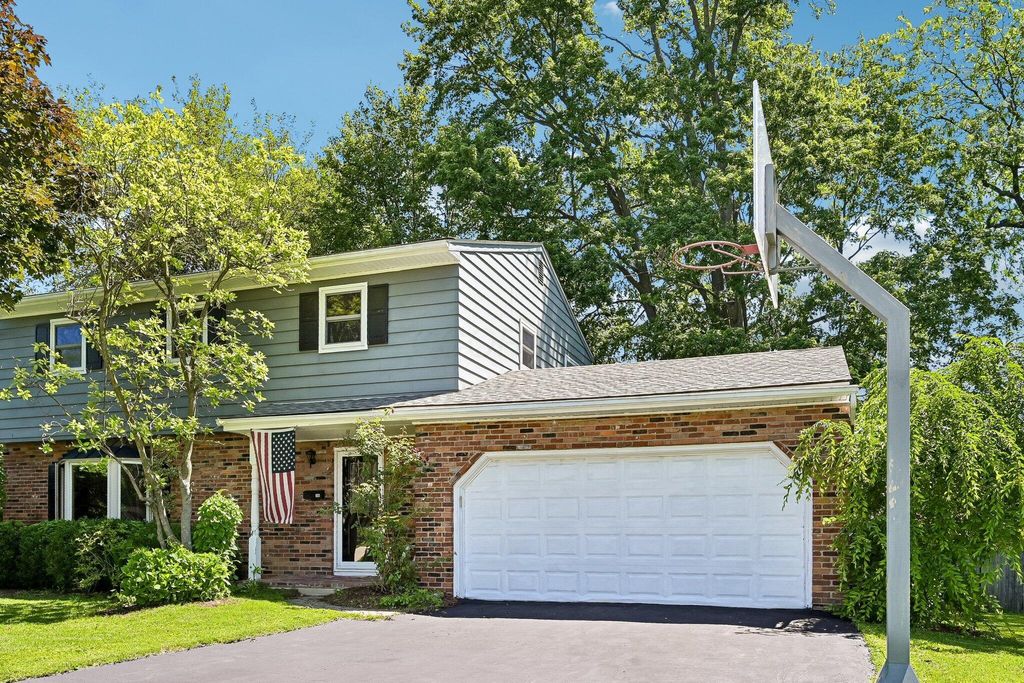 Photo of 188 Storington Road, Westerville, OH 43081 (MLS # 226020647)