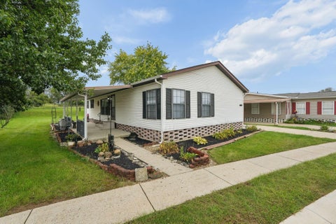 Photo of 709 Youn-Kin Parkway S, Columbus, OH 43207 (MLS # 226036470)