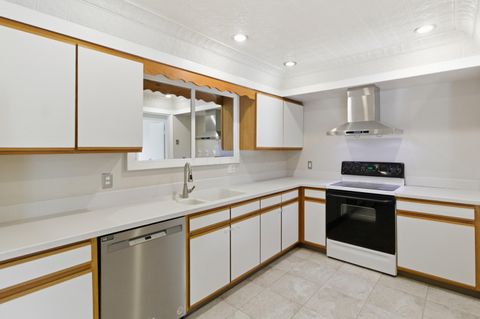 Tiny photo for 1512 Lafayette Drive B #B, Columbus, OH 43220 (MLS # 225045899)