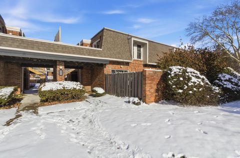 Photo of 1512 Lafayette Drive B #B, Columbus, OH 43220 (MLS # 225045899)