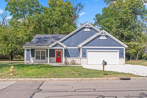 Photo of 3466 Central Avenue, Grove City, OH 43123 (MLS # 225034833)
