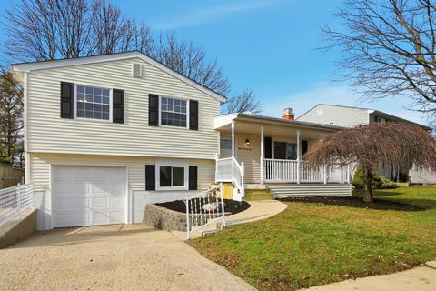 Photo of 1295 Hathersage Place, Galloway, OH 43119 (MLS # 226001134)