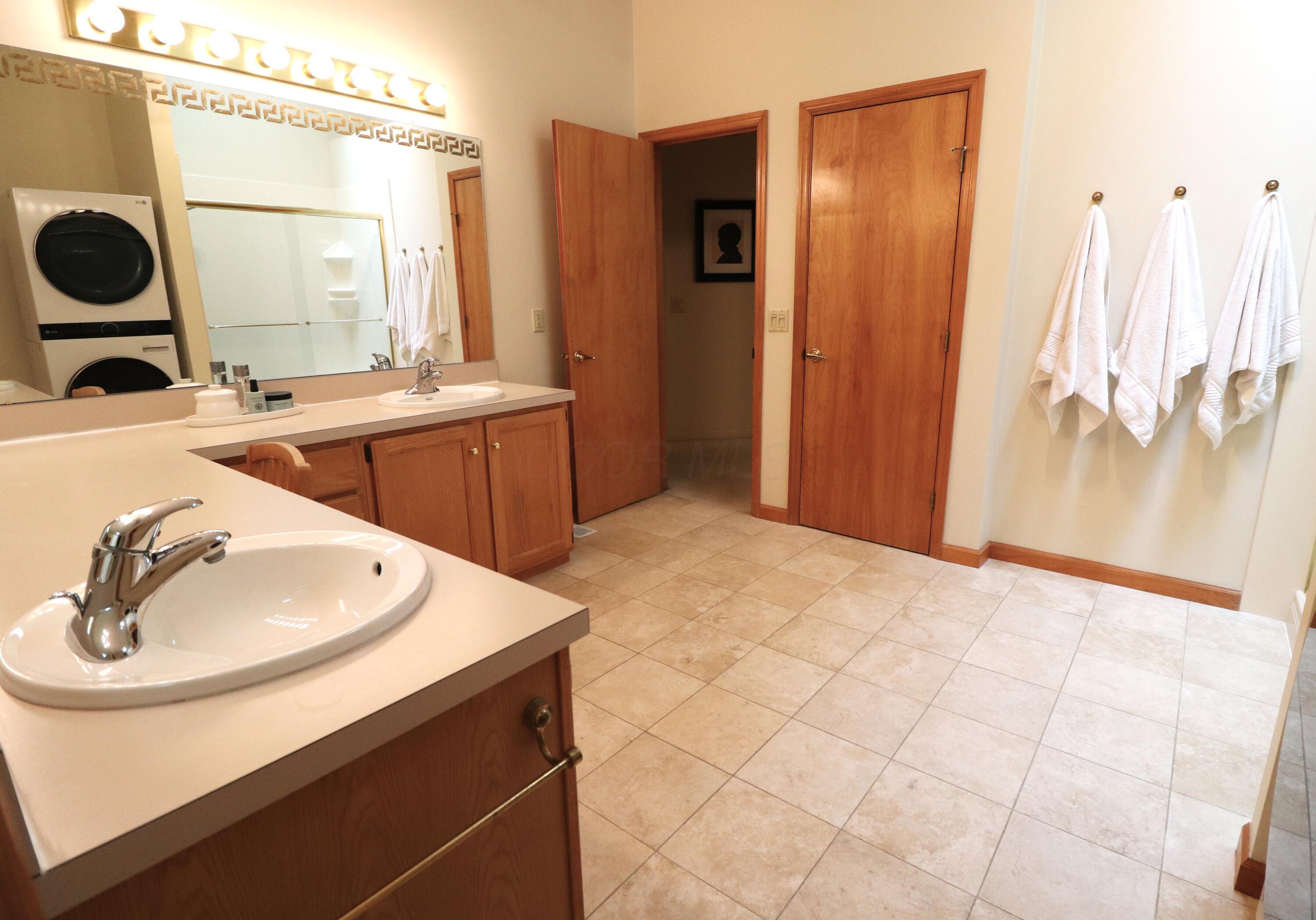 3476 Mark Twain Drive, Hilliard, Ohio image 39