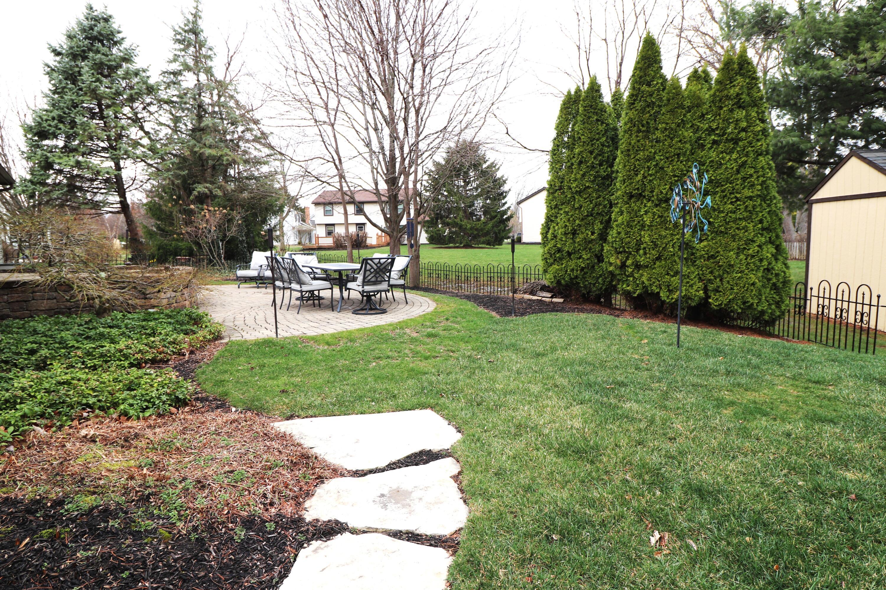 3476 Mark Twain Drive, Hilliard, Ohio image 4
