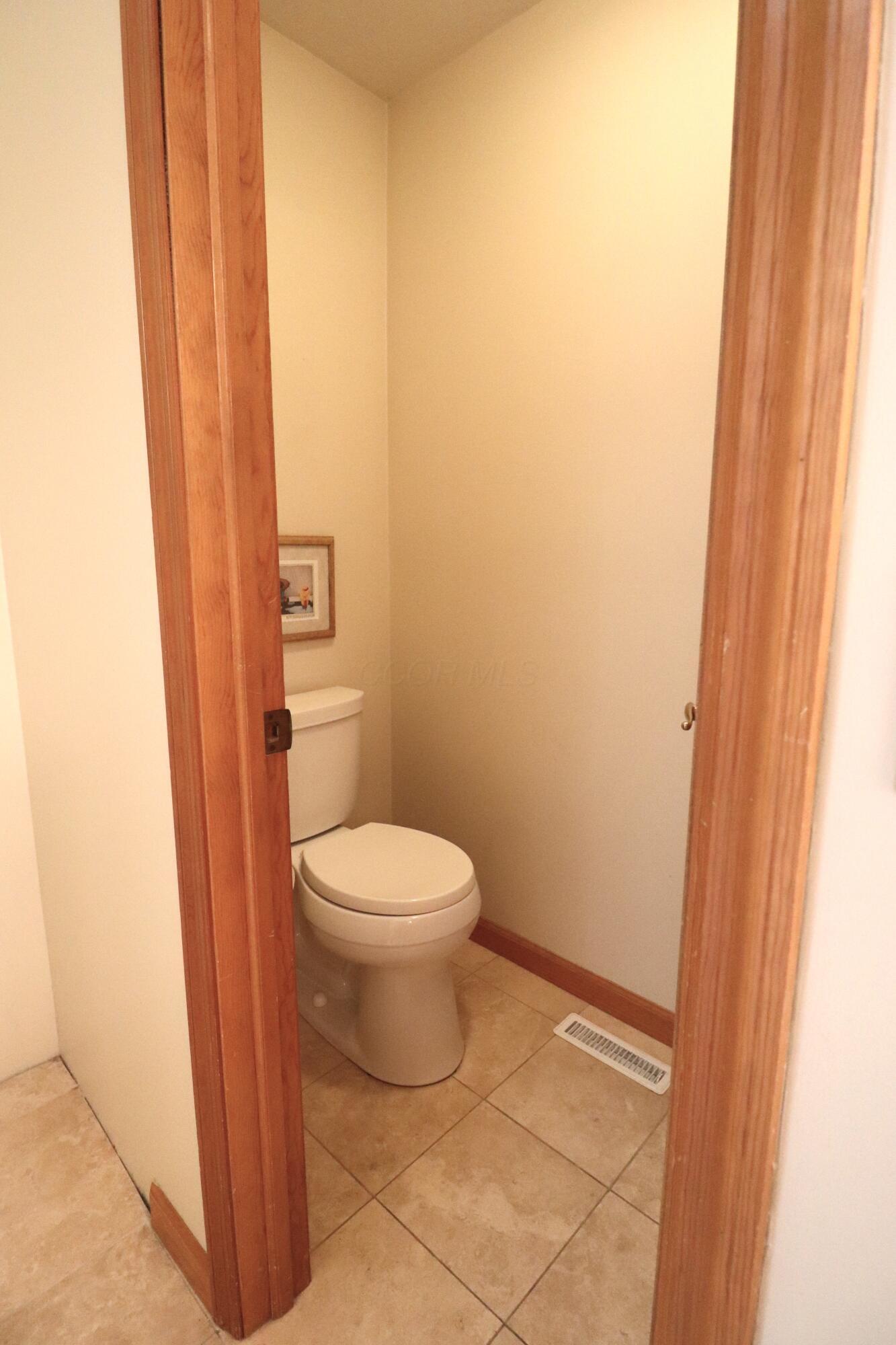 3476 Mark Twain Drive, Hilliard, Ohio image 38