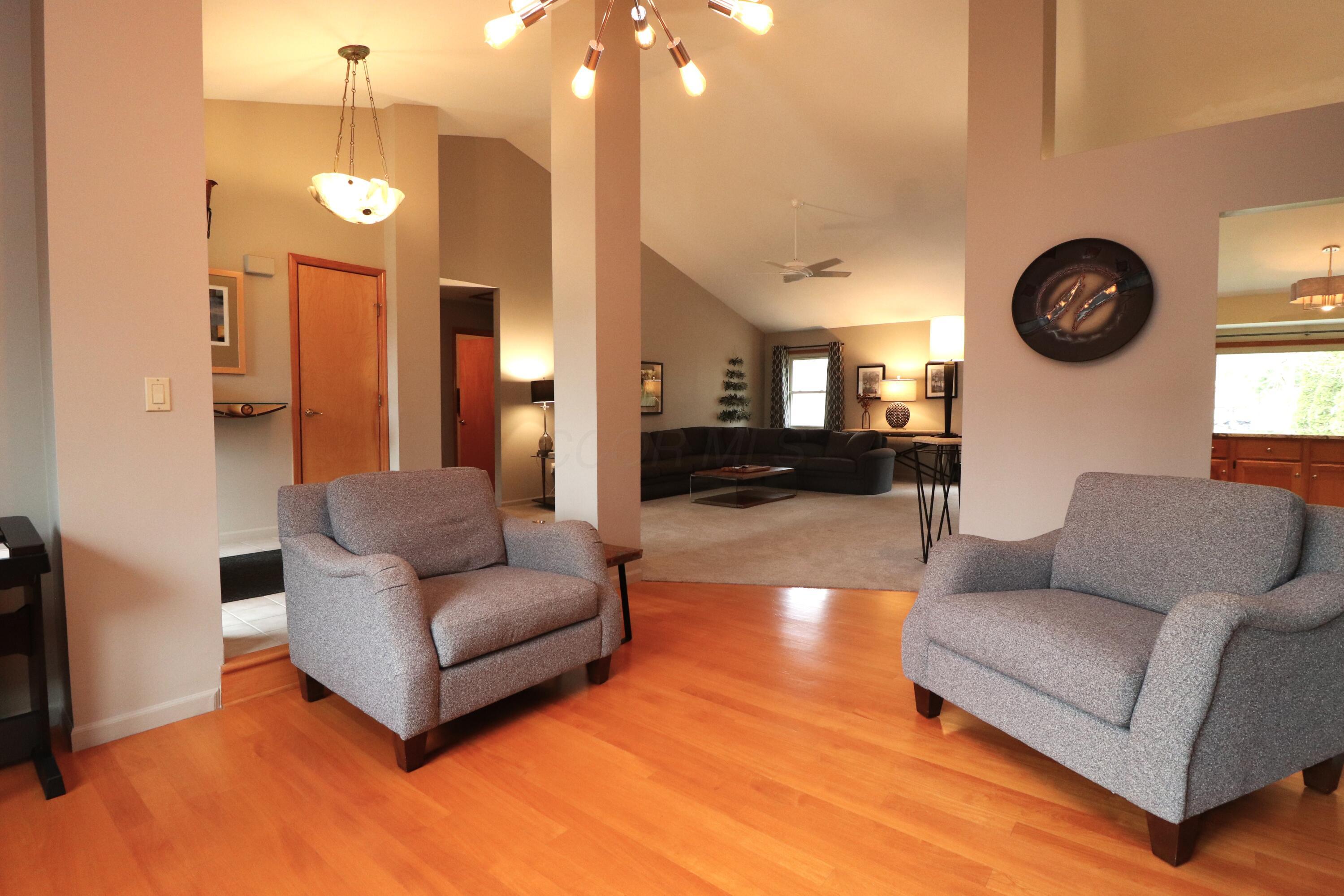 3476 Mark Twain Drive, Hilliard, Ohio image 8