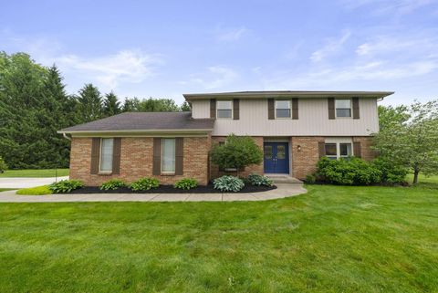 Photo of 12870 Fox Run Court NW, Pickerington, OH 43147 (MLS # 226018791)