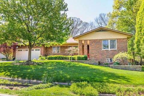 Photo of 445 Fairlawn Drive, Columbus, OH 43214 (MLS # 226013279)