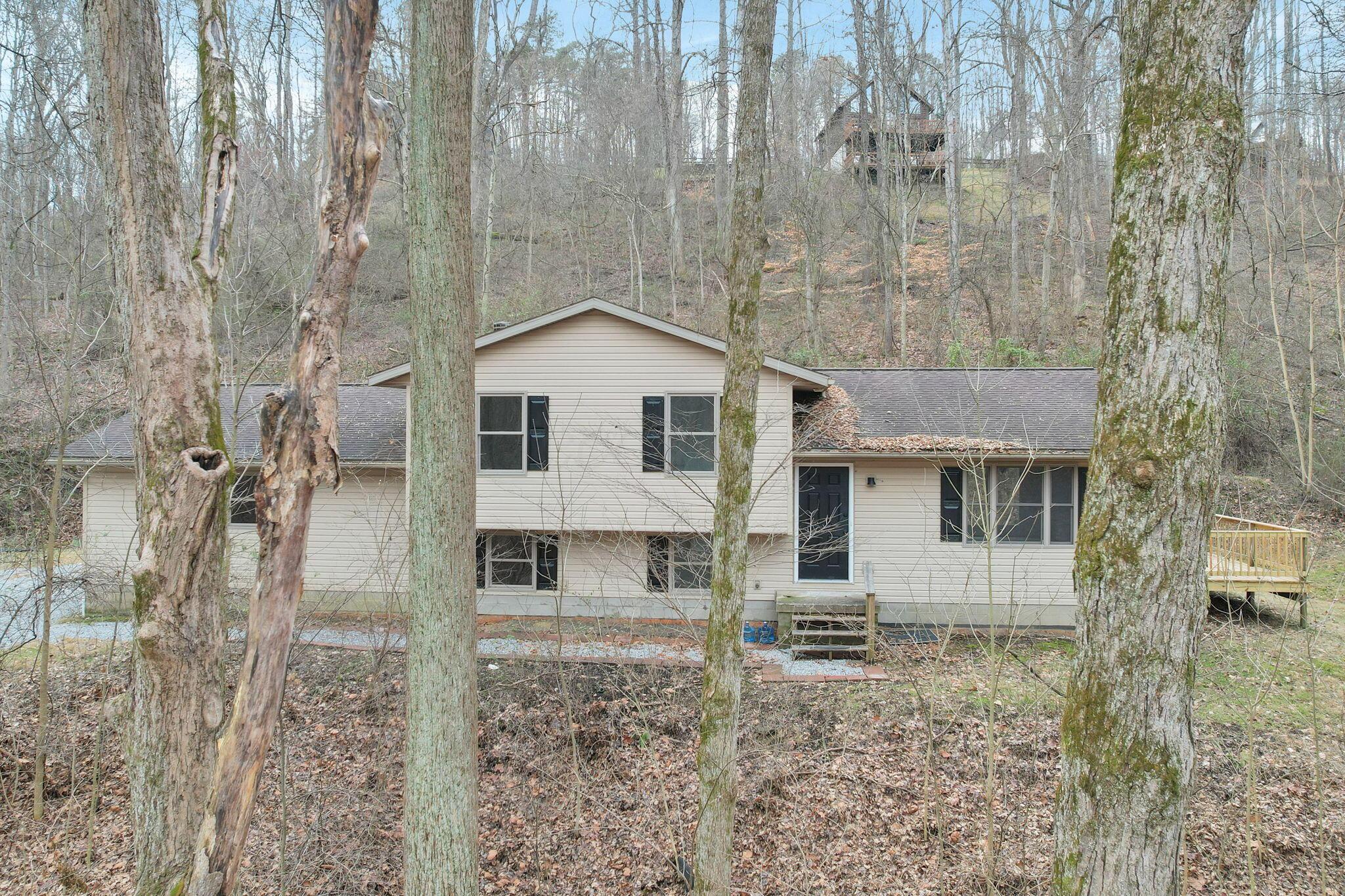 1889 Wolverine Drive, Sugar Grove, Ohio image 1