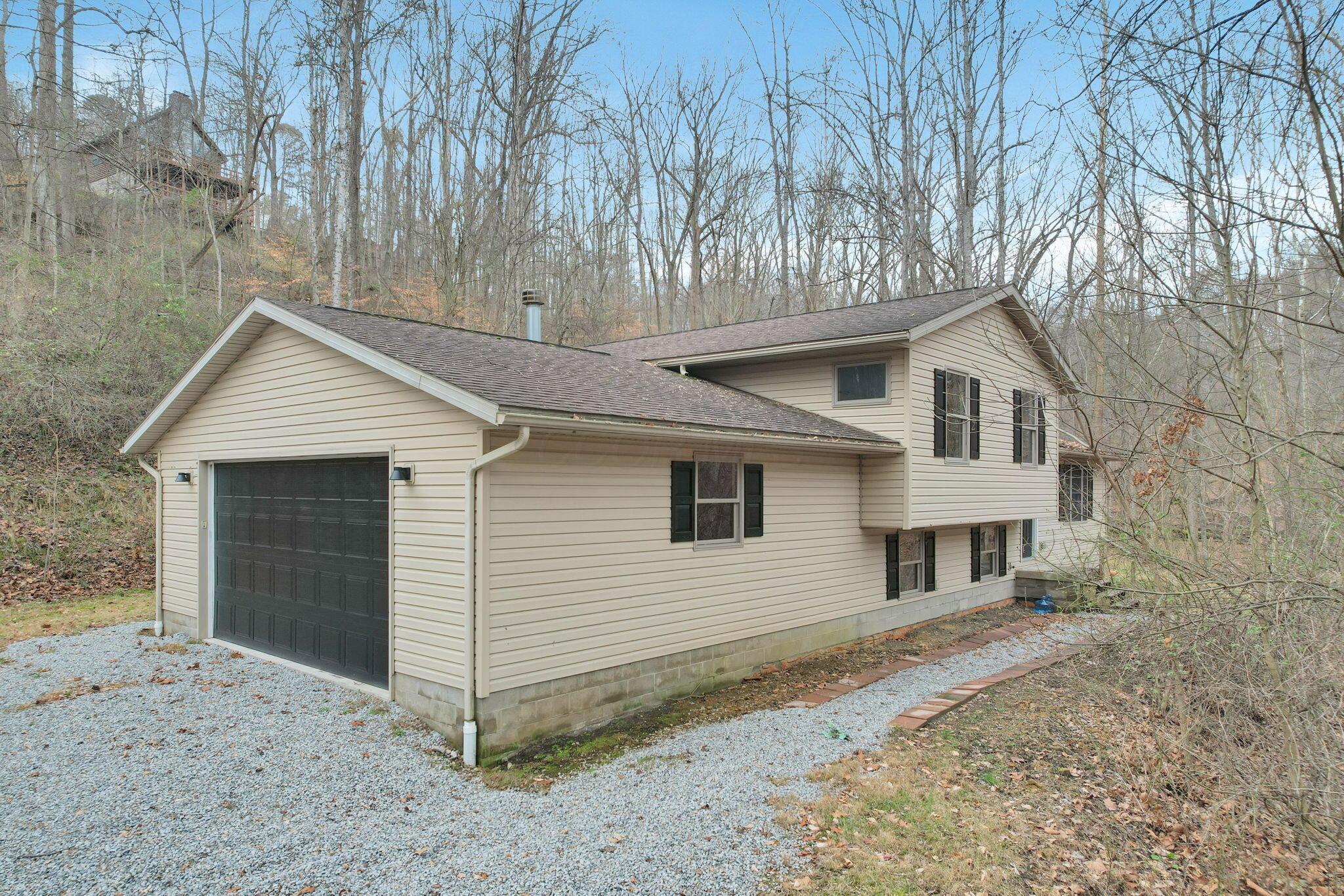 1889 Wolverine Drive, Sugar Grove, Ohio image 2