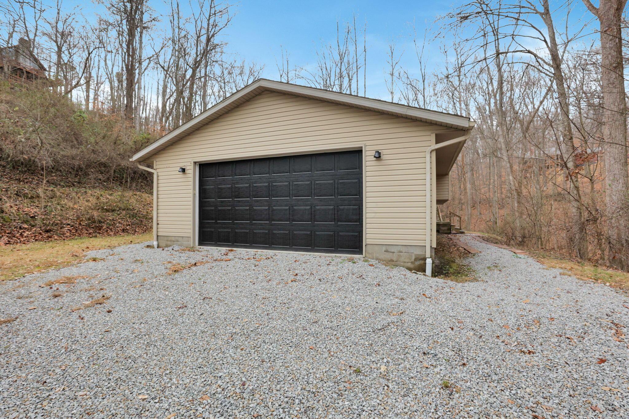 1889 Wolverine Drive, Sugar Grove, Ohio image 42