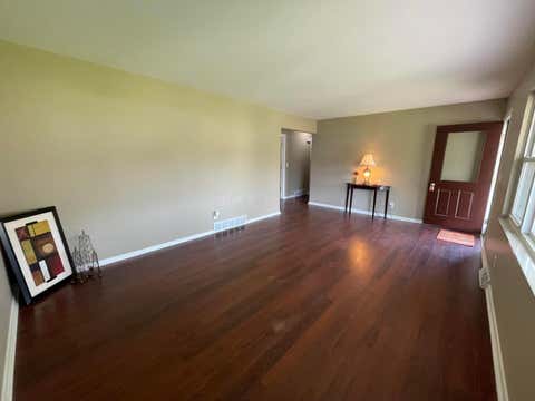 Tiny photo for 129 Gale Court, Circleville, OH 43113 (MLS # 226030294)
