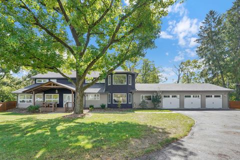 Photo of 4025 Dublin Road, Columbus, OH 43221 (MLS # 225036817)